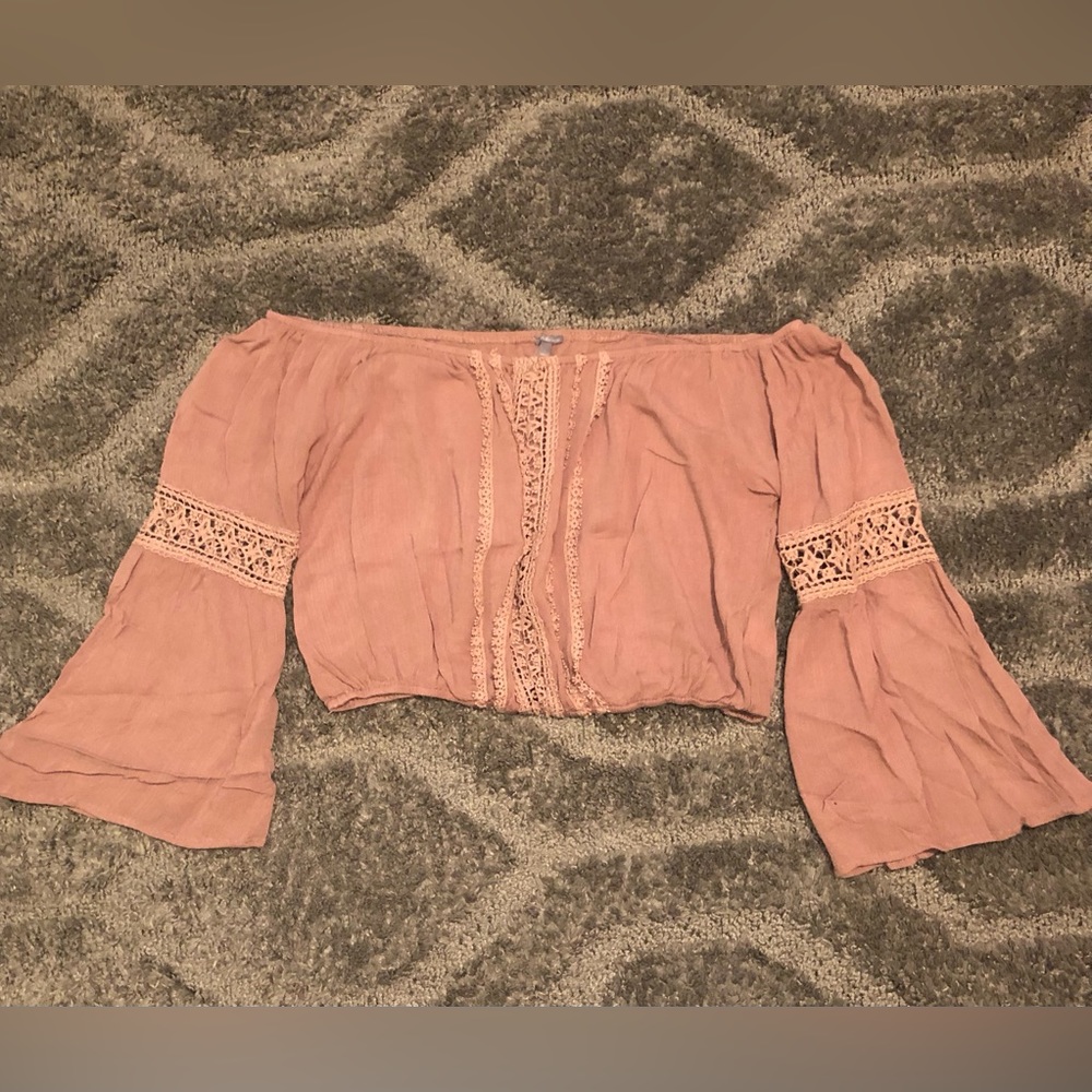 CHARLOTTE RUSSE OFF THE SHOULDER CROP TOP